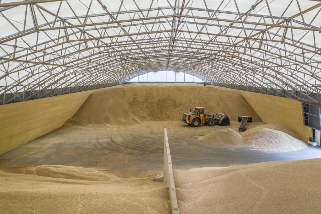 Baltic Agro puistehallides asuvad sektsioonid vaheseinte näol.