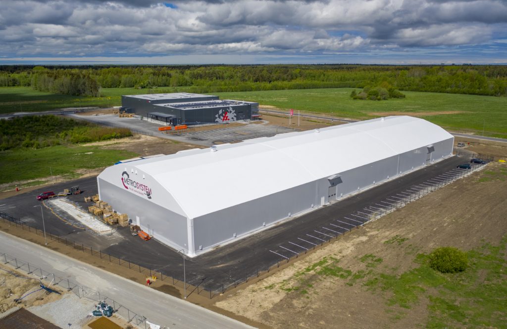 Finest-Hall Factory OÜ toodetud ja paigaldatud PVC hall mõõtudega 40x124m, kõrgus 7 m Waiper Invest OÜ-le.