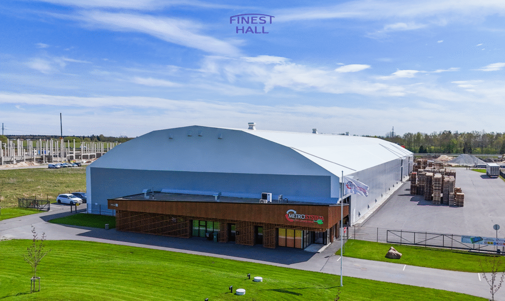 Finest-Hall Factory OÜ toodetud ja paigaldatud PVC hall mõõtudega 40x124m, kõrgus 7 m Waiper Invest OÜ-le.