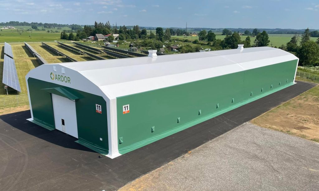 Finest-Hall Factory OÜ toodetud ja paigaldatud puistehall mõõtudega 20x72m, kõrgusega 7m Ardor OÜ-le. Puistehall on sobilik ladustamiseks viljale, pelletile, graanulitele.