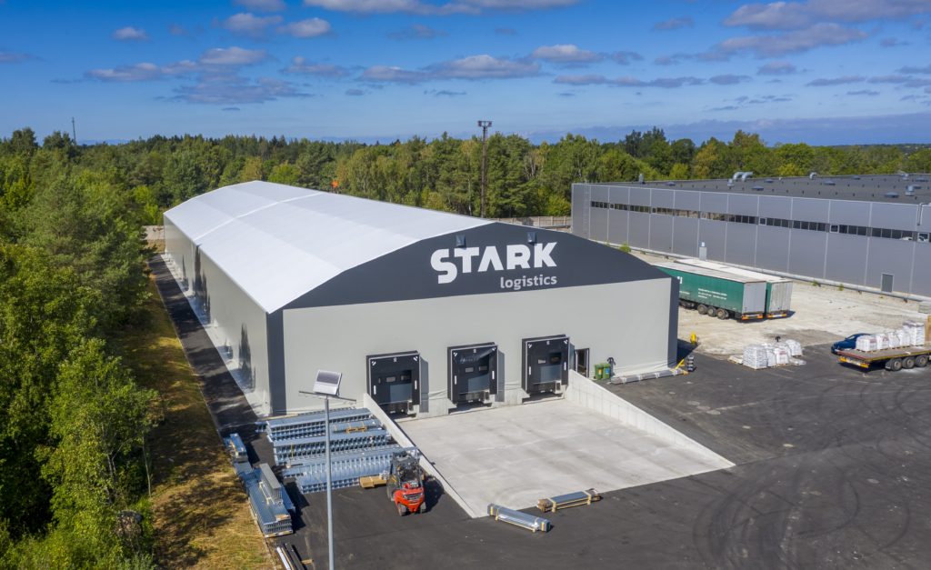 Finest-Hall Factory OÜ toodetud ja paigaldatud PVC hall mõõtudega 30x88m, kõrgusega 6,5m Stark Locistics AS-le.
