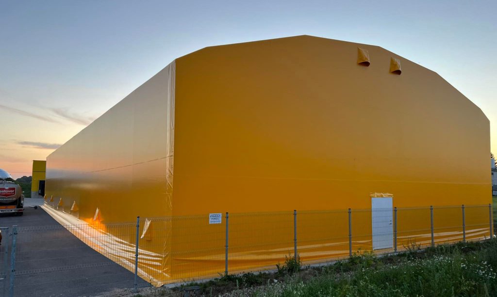 Finest-Hall Factory OÜ toodetud ja paigaldatud PVC hall mõõtudega 18x46m, kõrgus 6,1m Estover Piimatööstus OÜ-le.
