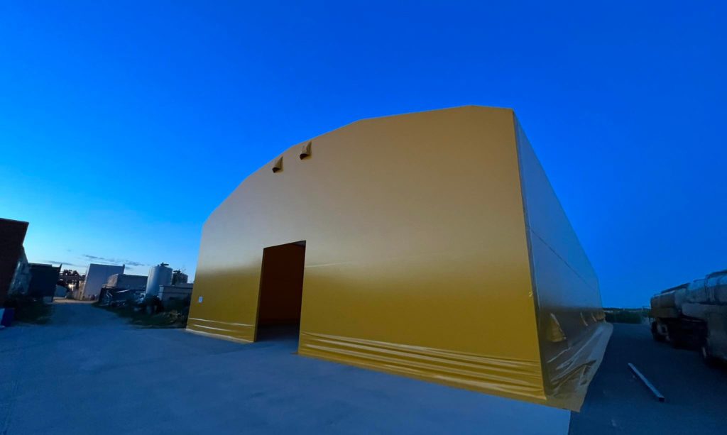 Finest-Hall Factory OÜ toodetud ja paigaldatud PVC hall mõõtudega 18x46m, kõrgus 6,1m Estover Piimatööstus OÜ-le.