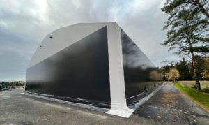 Finest-Hall Factory OÜ toodetud ja paigaldatud PVC hall mõõtudega 30x80m, kõrgusega 6,5 m Palmse Metall OÜ-le.