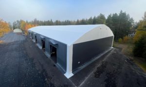 Finest-Hall Factory OÜ toodetud ja paigaldatud PVC hall mõõtudega 30x80m, kõrgusega 6,5 m Palmse Metall OÜ-le.