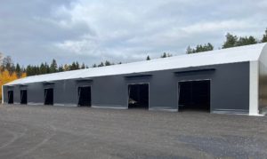 Finest-Hall Factory OÜ toodetud ja paigaldatud PVC hall mõõtudega 30x80m, kõrgusega 6,5 m Palmse Metall OÜ-le.