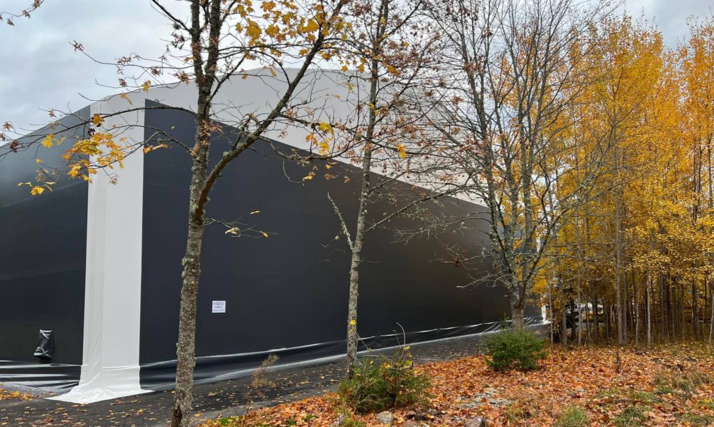 Finest-Hall Factory OÜ toodetud ja paigaldatud PVC hall mõõtudega 30x80m, kõrgusega 6,5 m Palmse Metall OÜ-le.