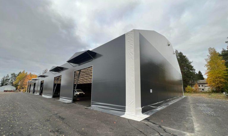 Finest-Hall Factory OÜ toodetud ja paigaldatud PVC hall mõõtudega 30x80m, kõrgusega 6,5 m Palmse Metall OÜ-le.