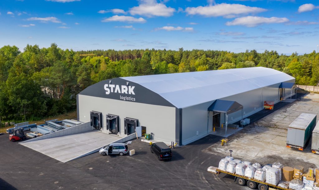 Finest-Hall Factory OÜ toodetud ja paigaldatud PVC hall mõõtudega 30x88m, kõrgusega 6,5m Stark Locistics AS-le.