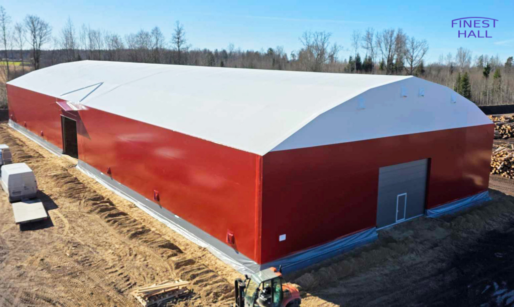 Finest-Hall Factory OÜ toodetud ja paigaldatud PVC hall mõõtudega 25x70m, kõrgusega 6,5 meetrit MO-Puit Jõgeva OÜ-le.