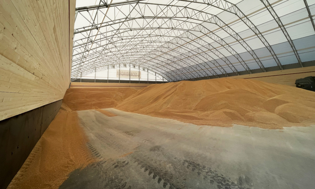 Finest-Hall Factory OÜ toodetud ja paigaldatud PVC hall mõõtudega 40x100m, kõrgusega 7 meetrit Scandagra UAB-le